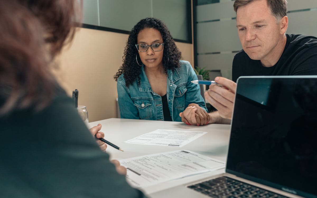Florida family meeting a licensed insurance agent to compare 2026 ACA Marketplace plans
